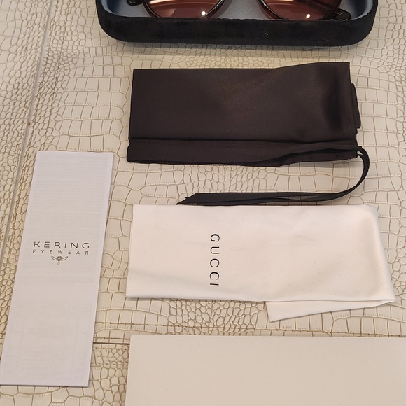 Gucci GG0980S Sunglasses in a hard to fine Blackish Brown Tortoise Shell Color - Picture 6 of 13